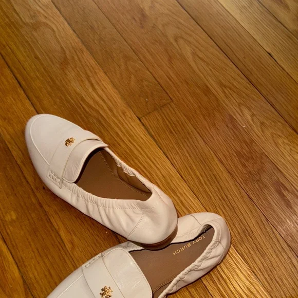 Tory Burch Cream Loafers with Gold Accent - Picture 4 of 4